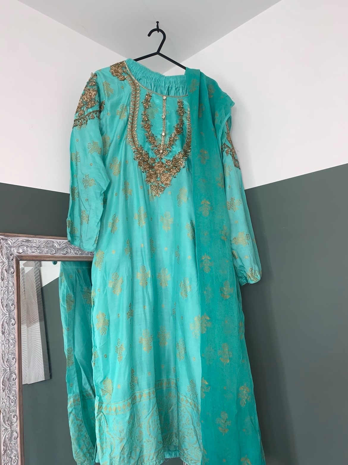 ✨ Gorgeous Turquoise Aqua & Gold Embroidered 3-Piece Suit ✨
