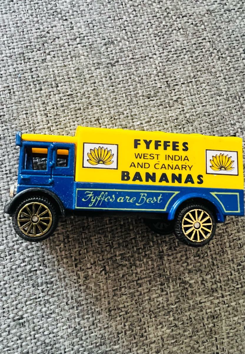 Corgi Cameo Collection AEC Van Fyffes West India and Canary Bananas" livery,