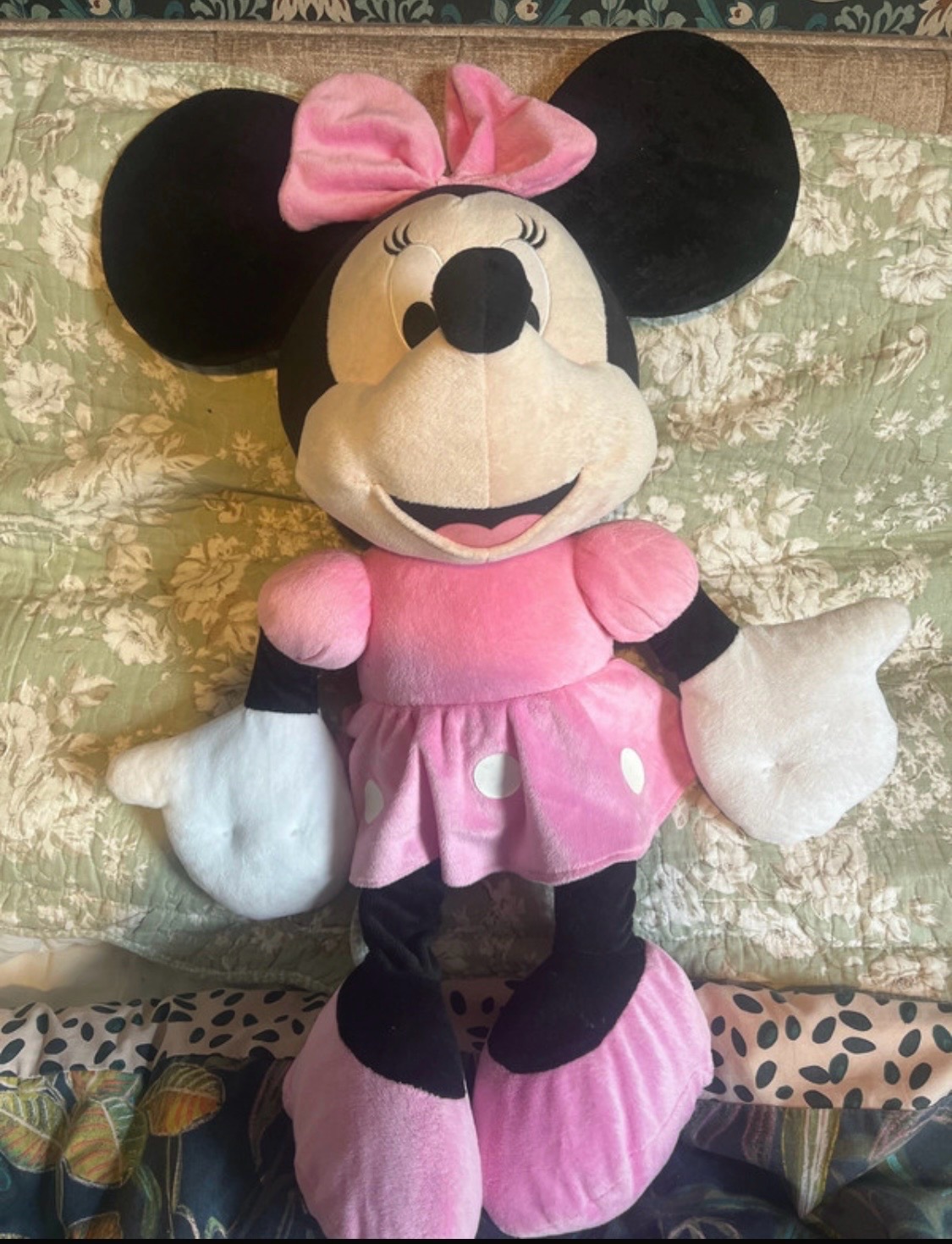 Large mini mouse cuddly toy