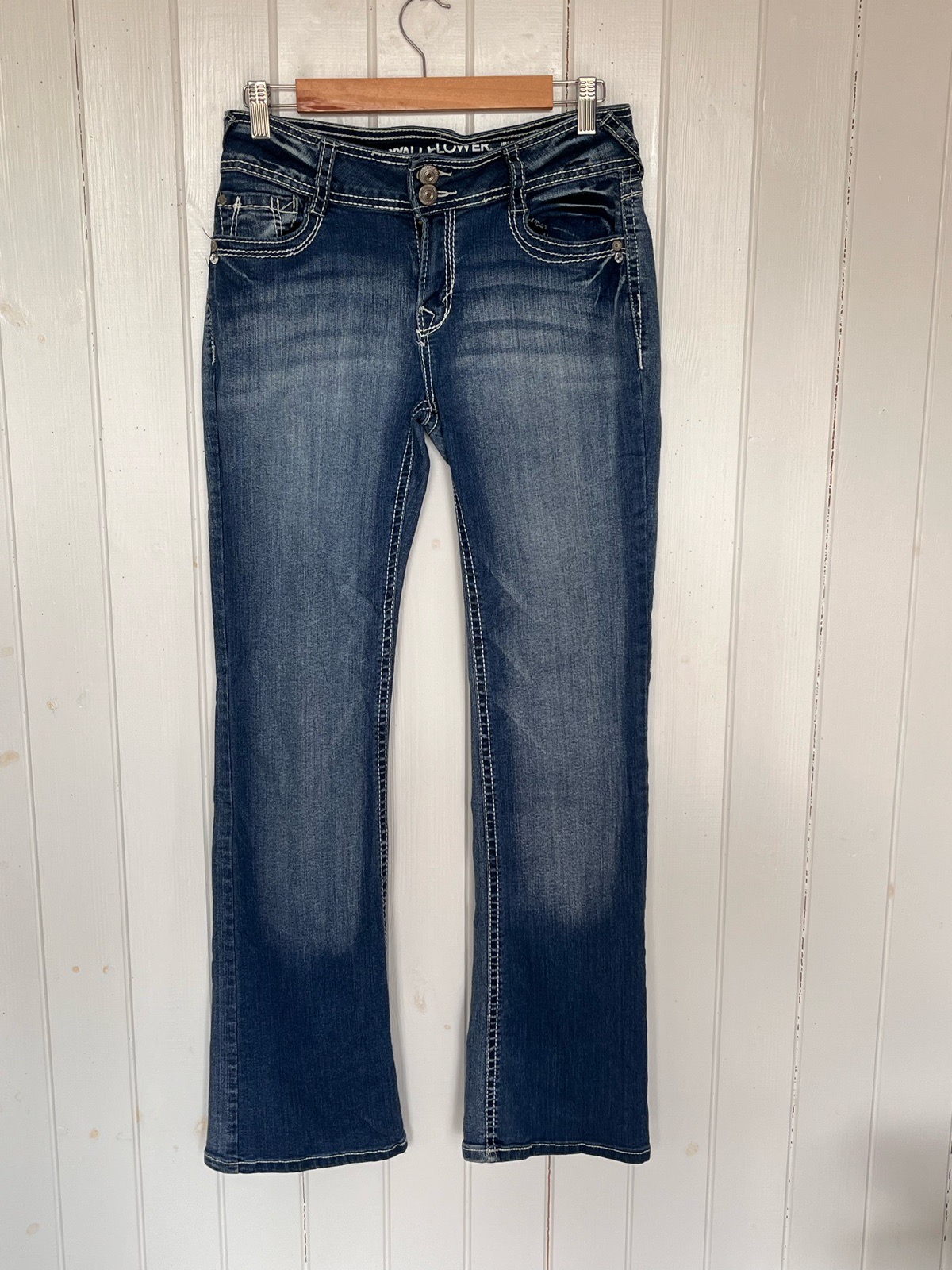 WallFlower Luscious Curvy Fit Low-Rise Bootcut Jeans Size 9 (check measurements in description)