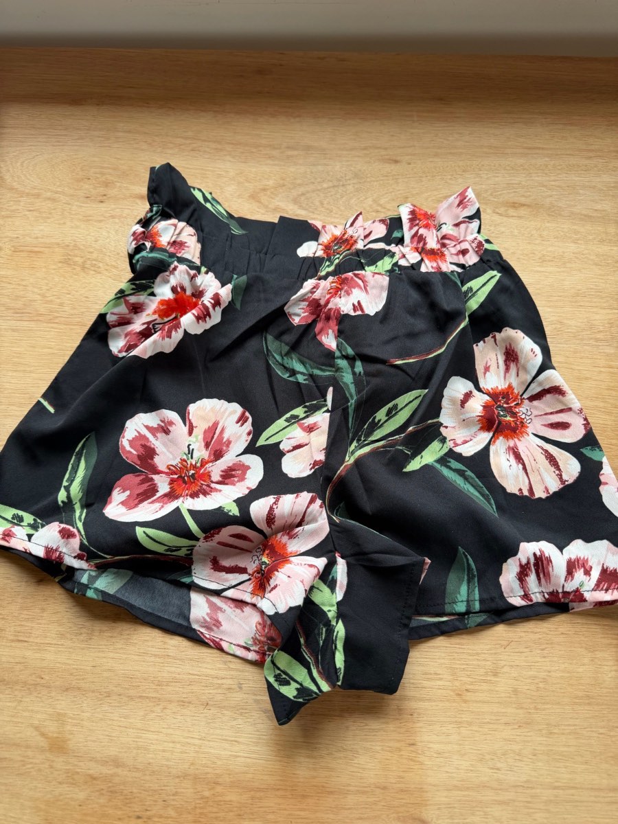 Influence black paper bag tropical print shorts.