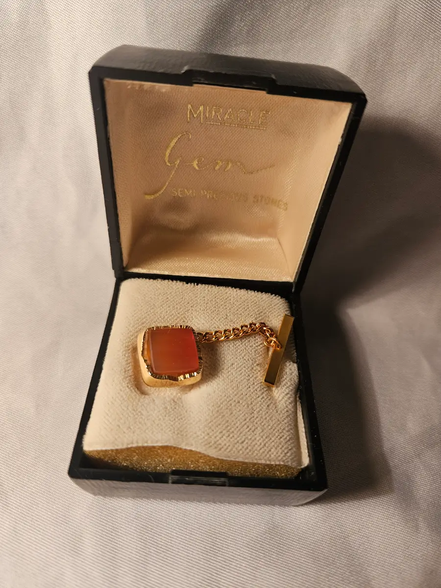 Vintage miracle gem carnelian agate tie tack gold tone mens tie pin