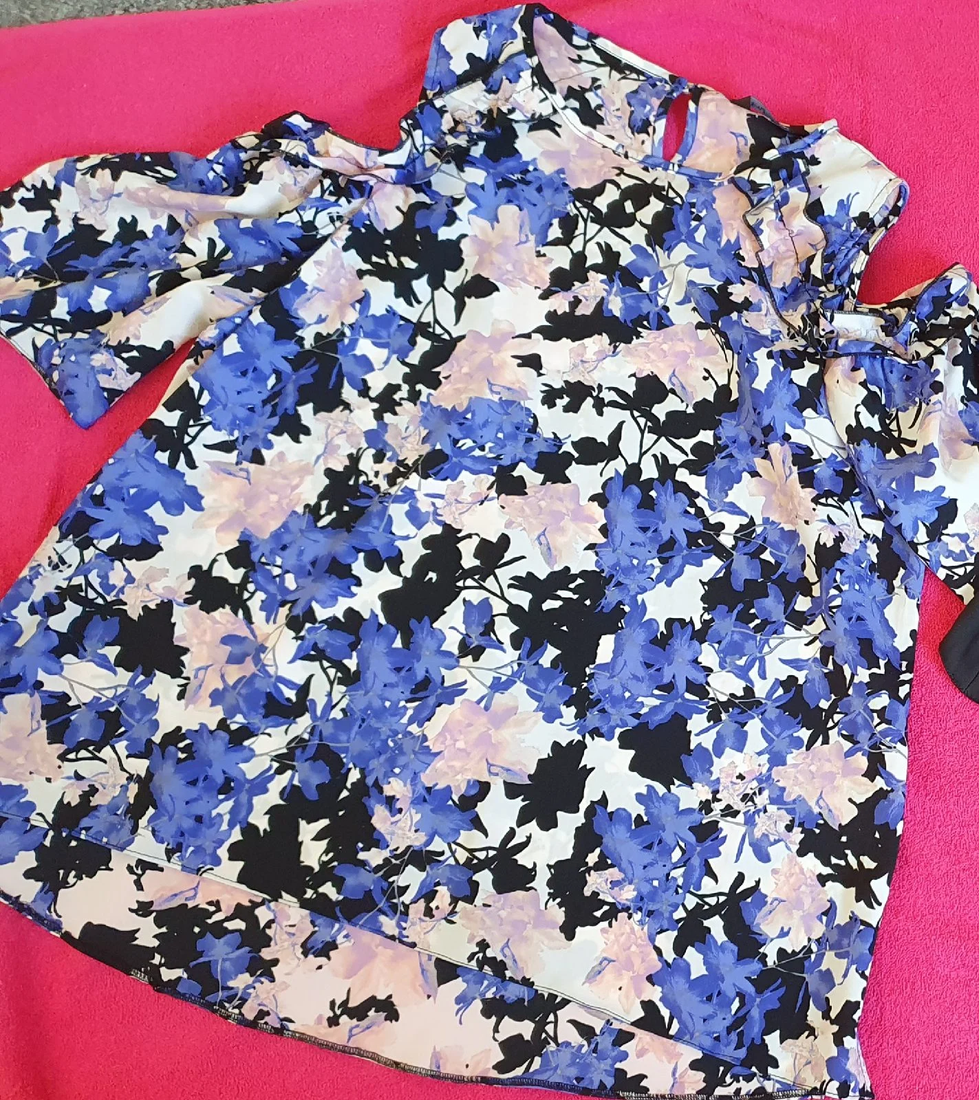 New without tags,  Blue Chameleon cold shoulder top. Size 18.