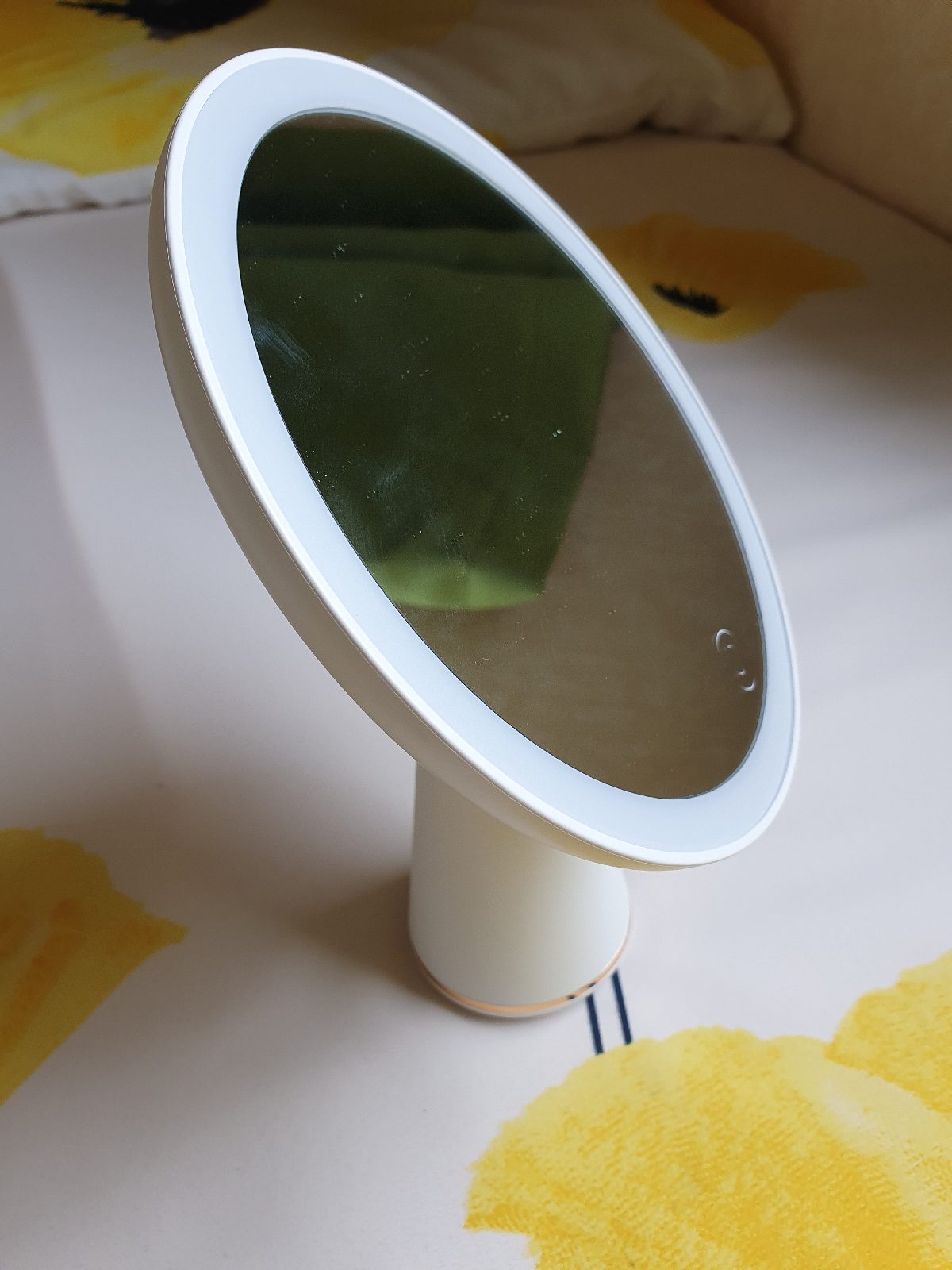 New and Unused Alljia makeup Mirror with magnifier mirror and 3 LED lights.