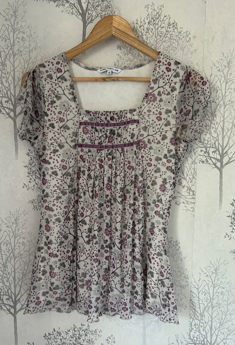 Vintage Store 21 grey purple mesh top Size 12