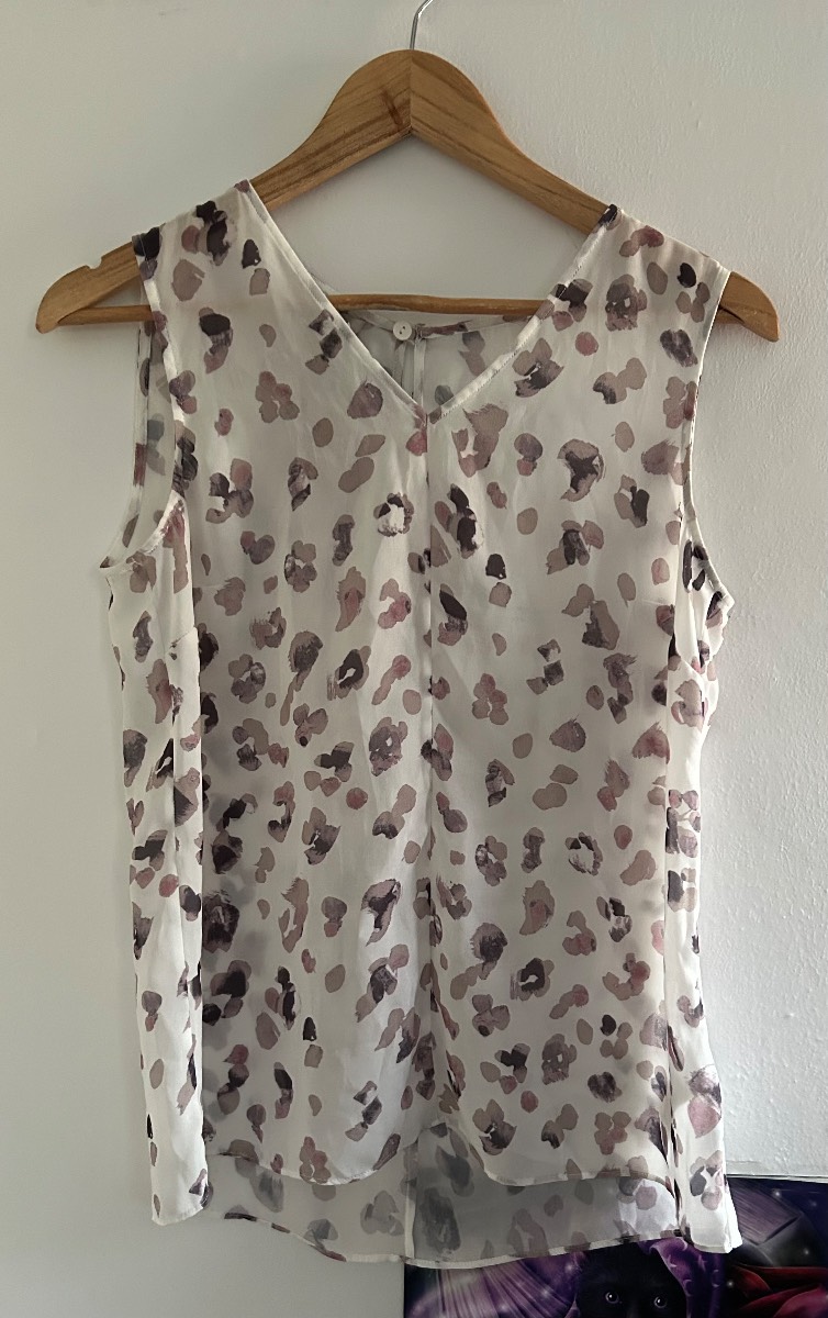 Hobbs NWT animal print sleeveless blouse. Size 10