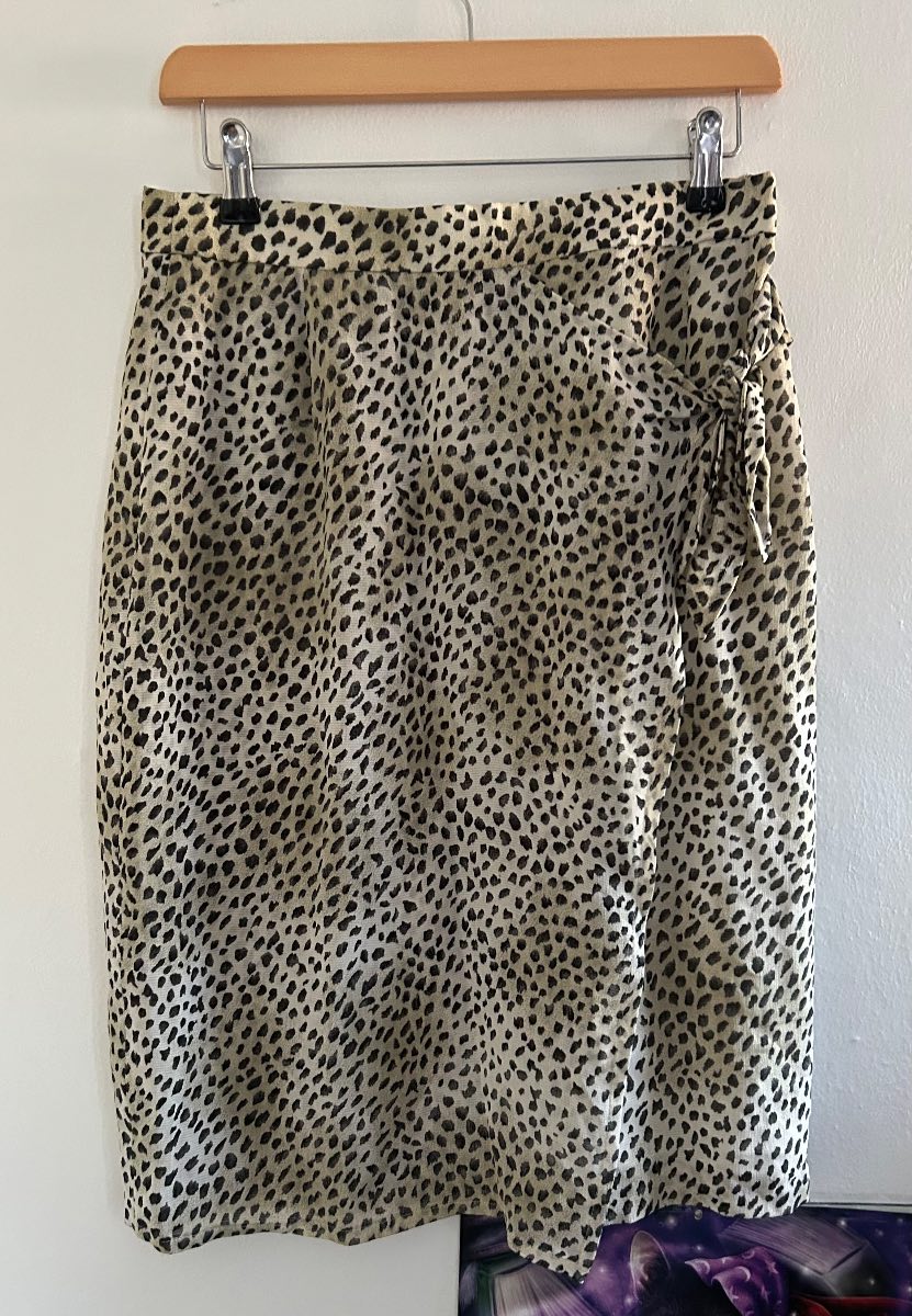 Y2K classic leopard print wrap skirt. Size 12