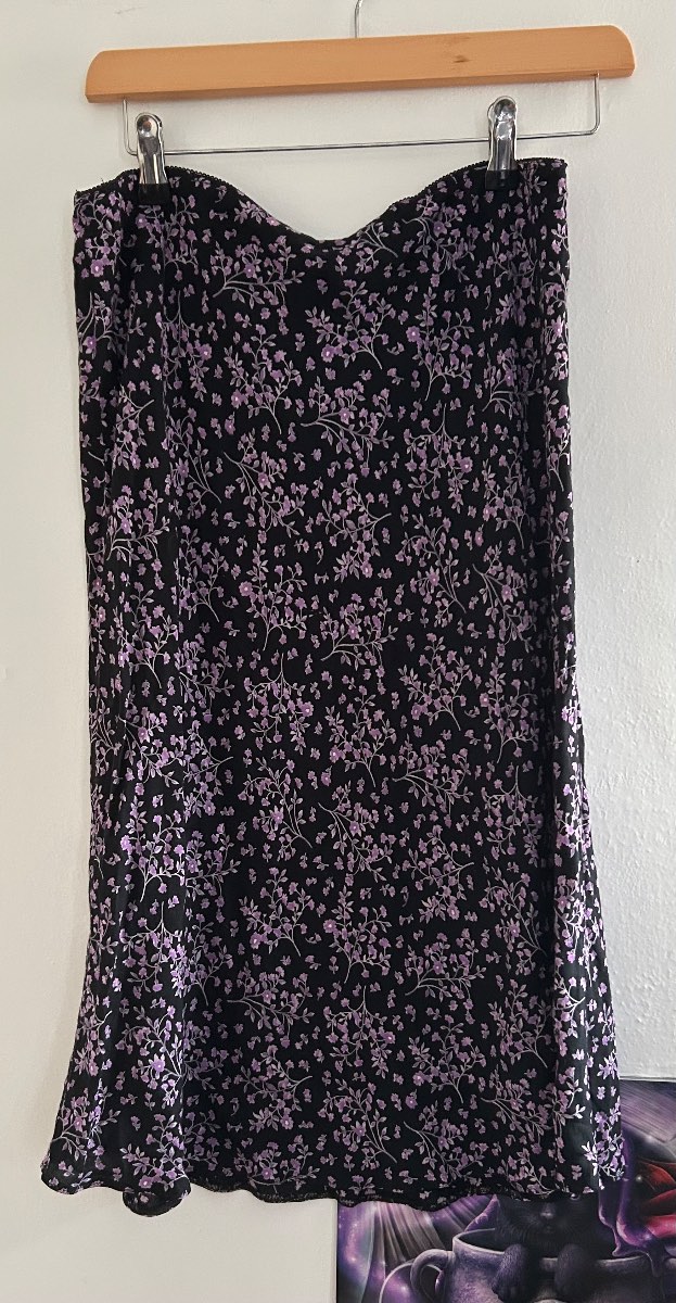 Vintage y2k black purple floral midi skirt. Size 12