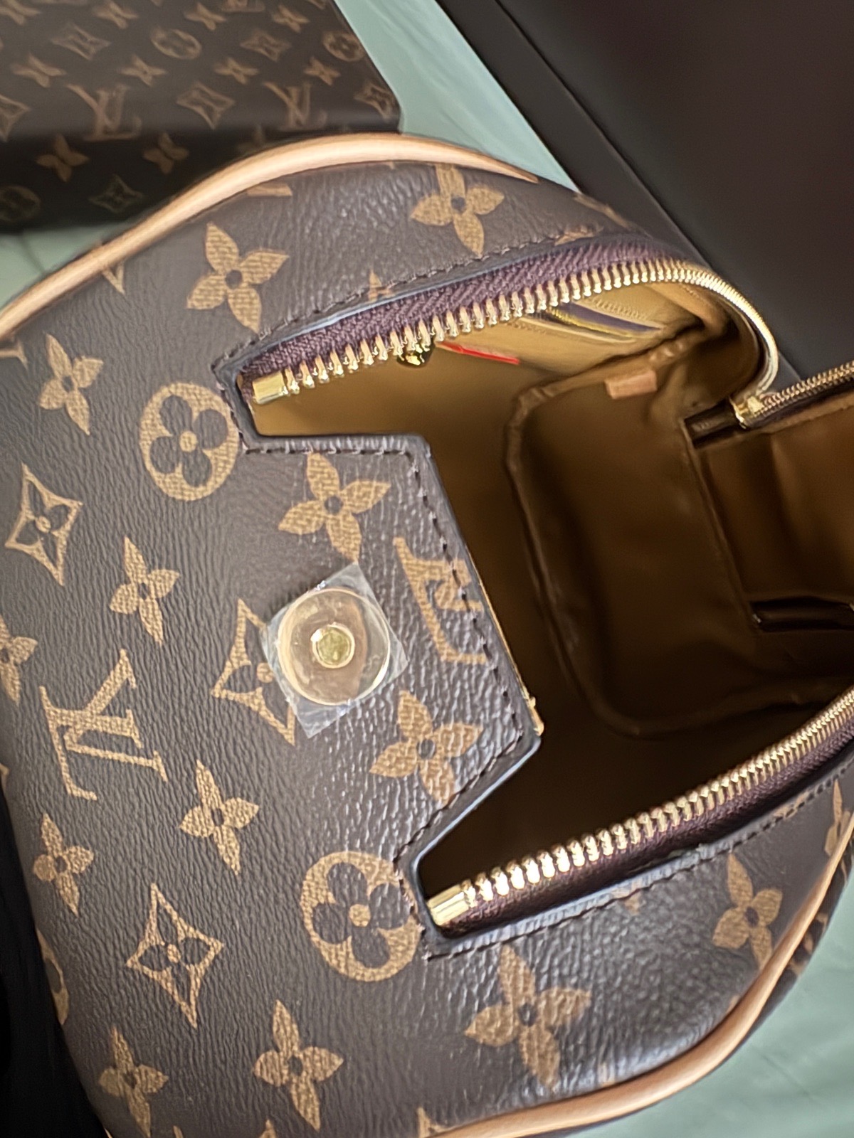 Makeup pouch