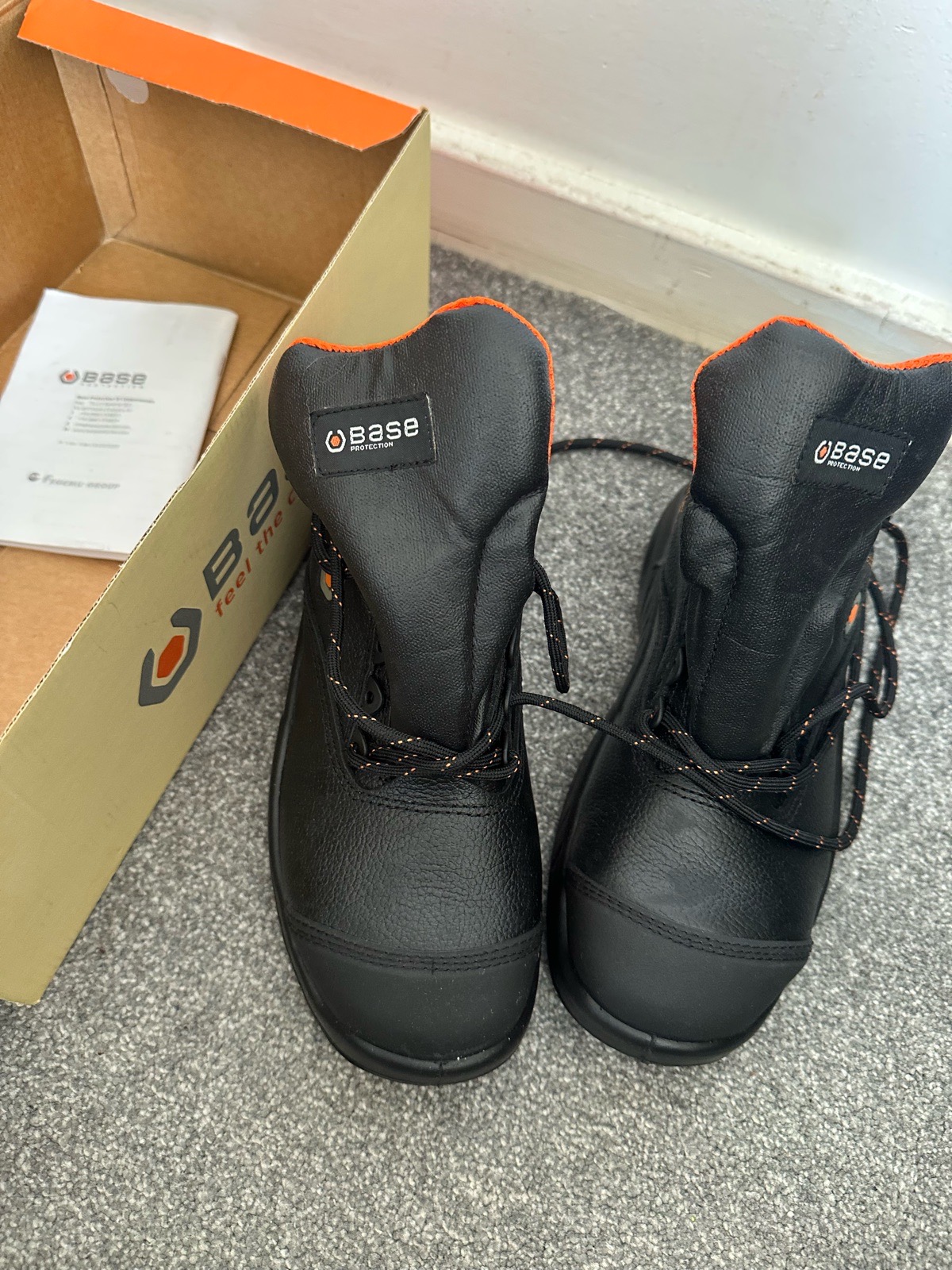 Size 4 steel cap shoes with box