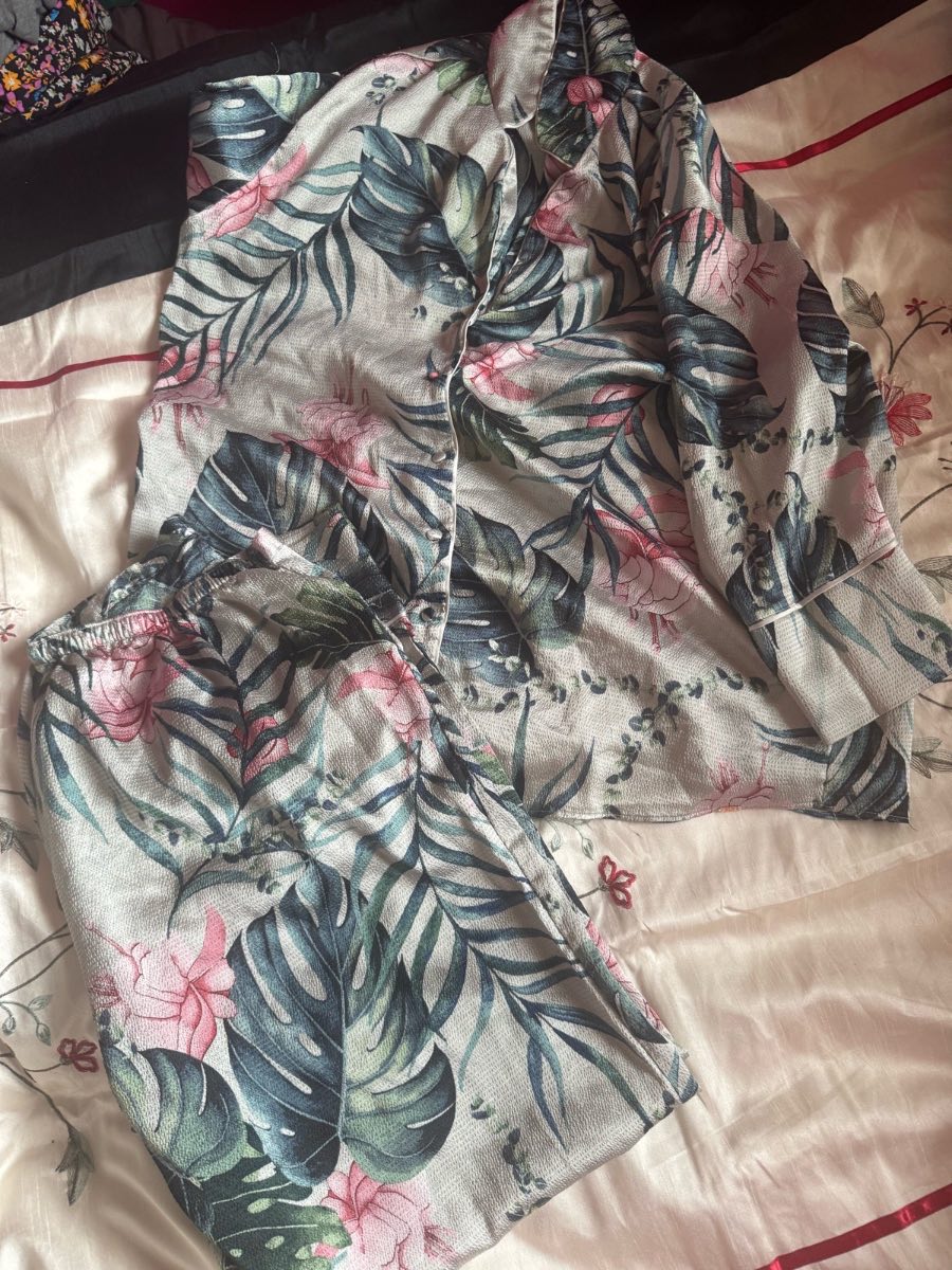 F&F woman’s Pj’s 16-18