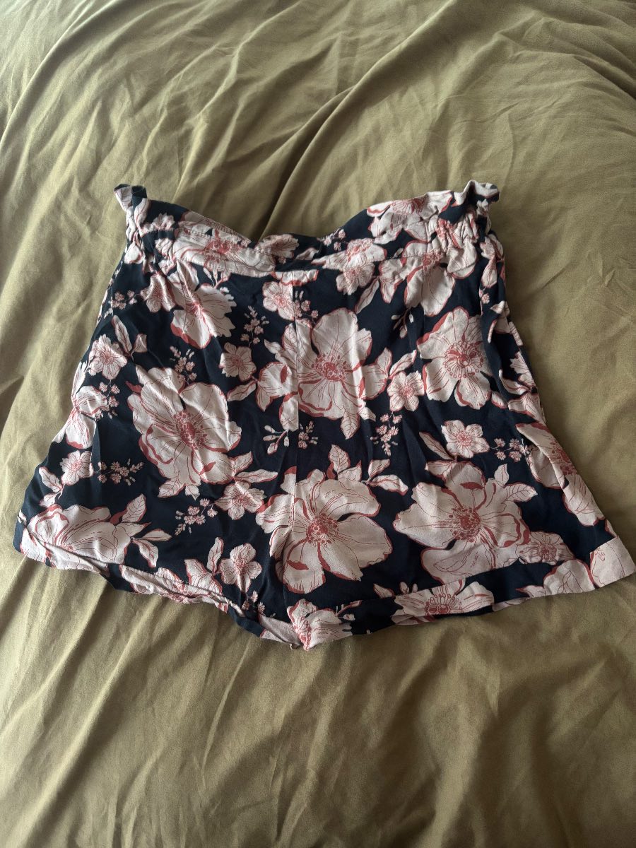 Pinkie floral print shorts size M