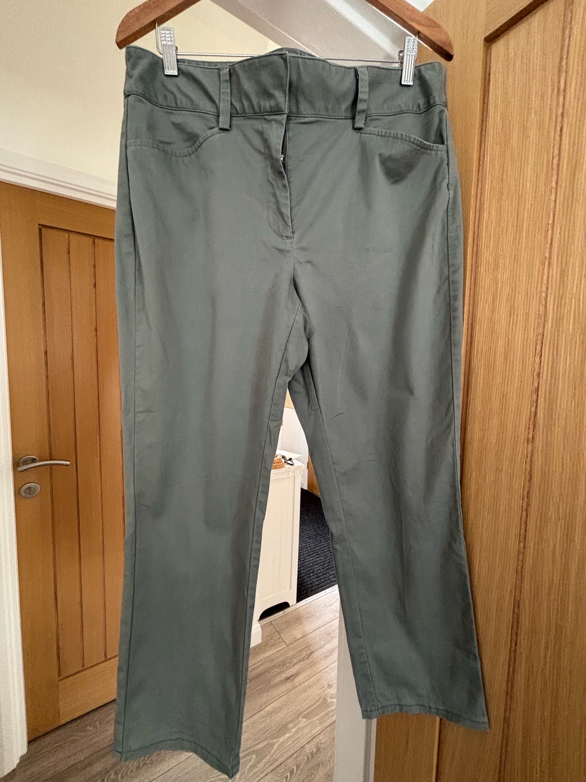 🌿 Lands’ End Khaki Green Straight Trousers – UK 14/16 –
