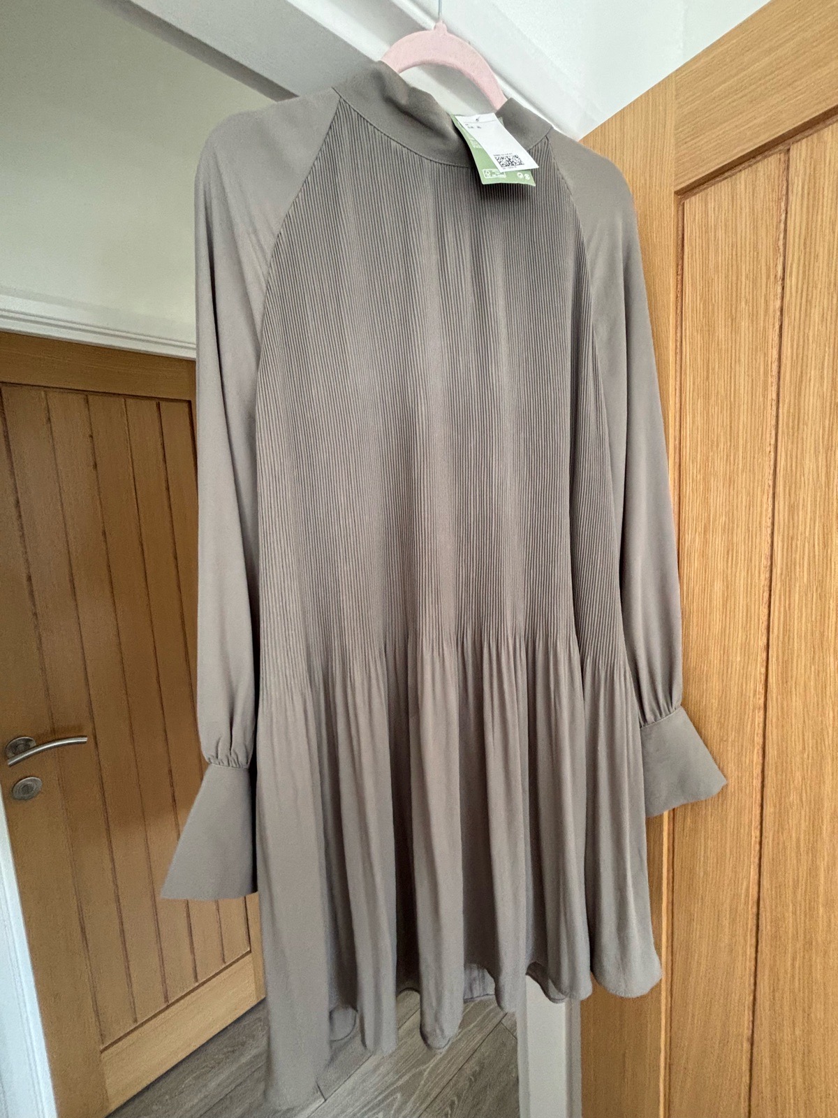 H&M Mushroom/Taupe Pleated Shift Dress – High Neck – Long Sleeve – Lined – XL