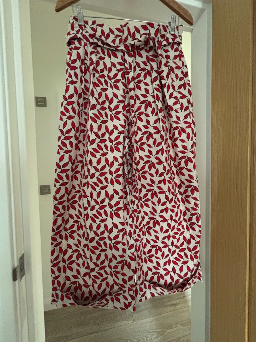 Max Mara Studio Red Leaf Print Cropped Cotton Trousers Size S