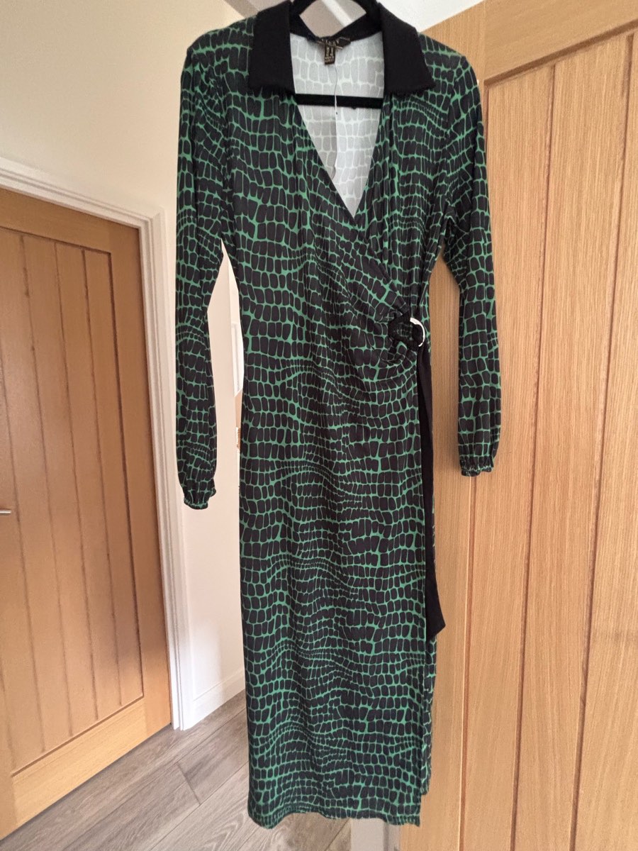 Lipsy London Green & Black Snake Print Wrap Midi Dress – UK 12 – BNWT