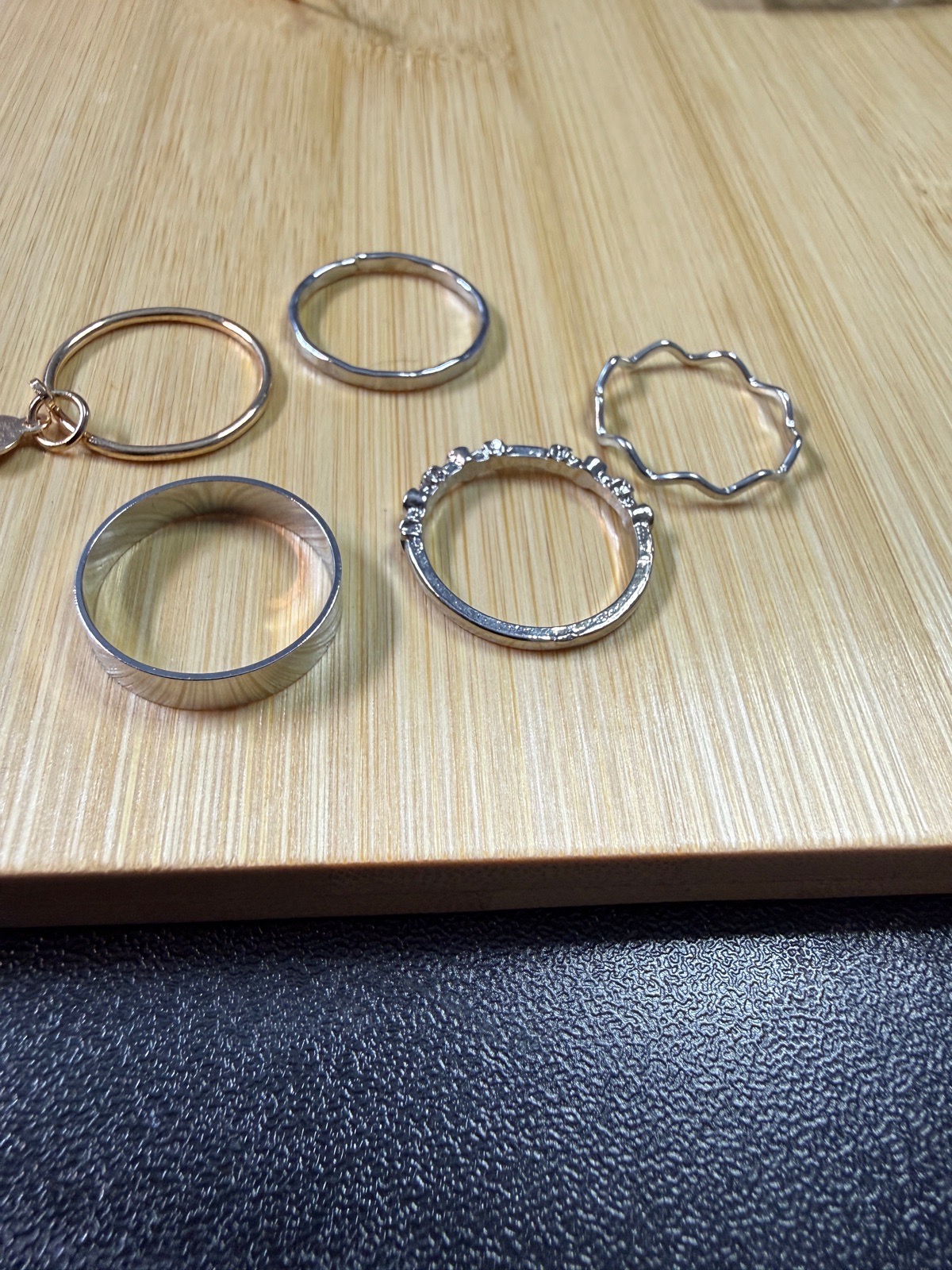 CLEARANCE - bundle of rings. (BZ66)