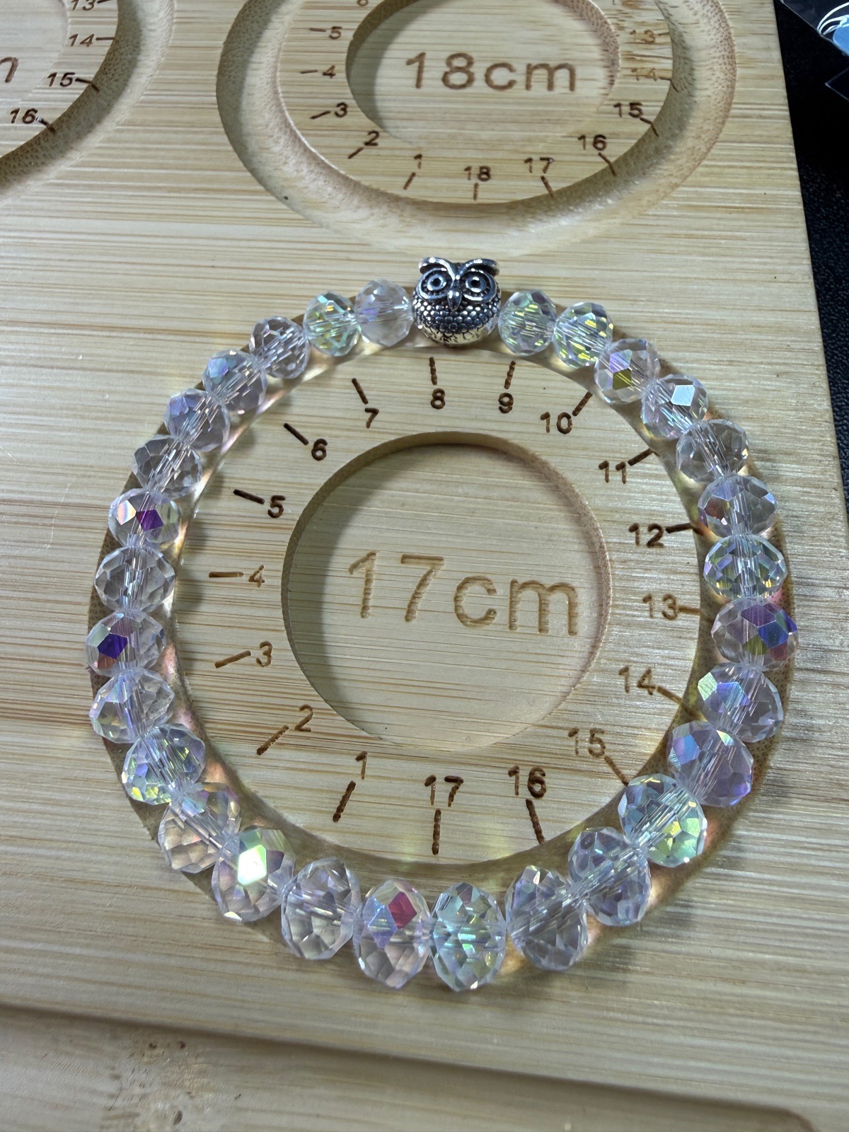 Handmade, glass bead bracelet. (BZ79)