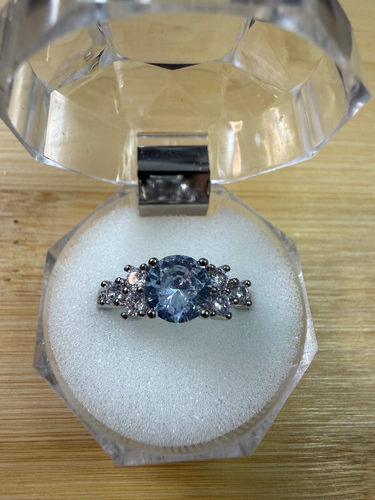 Stainless steel ring. (BZ61)