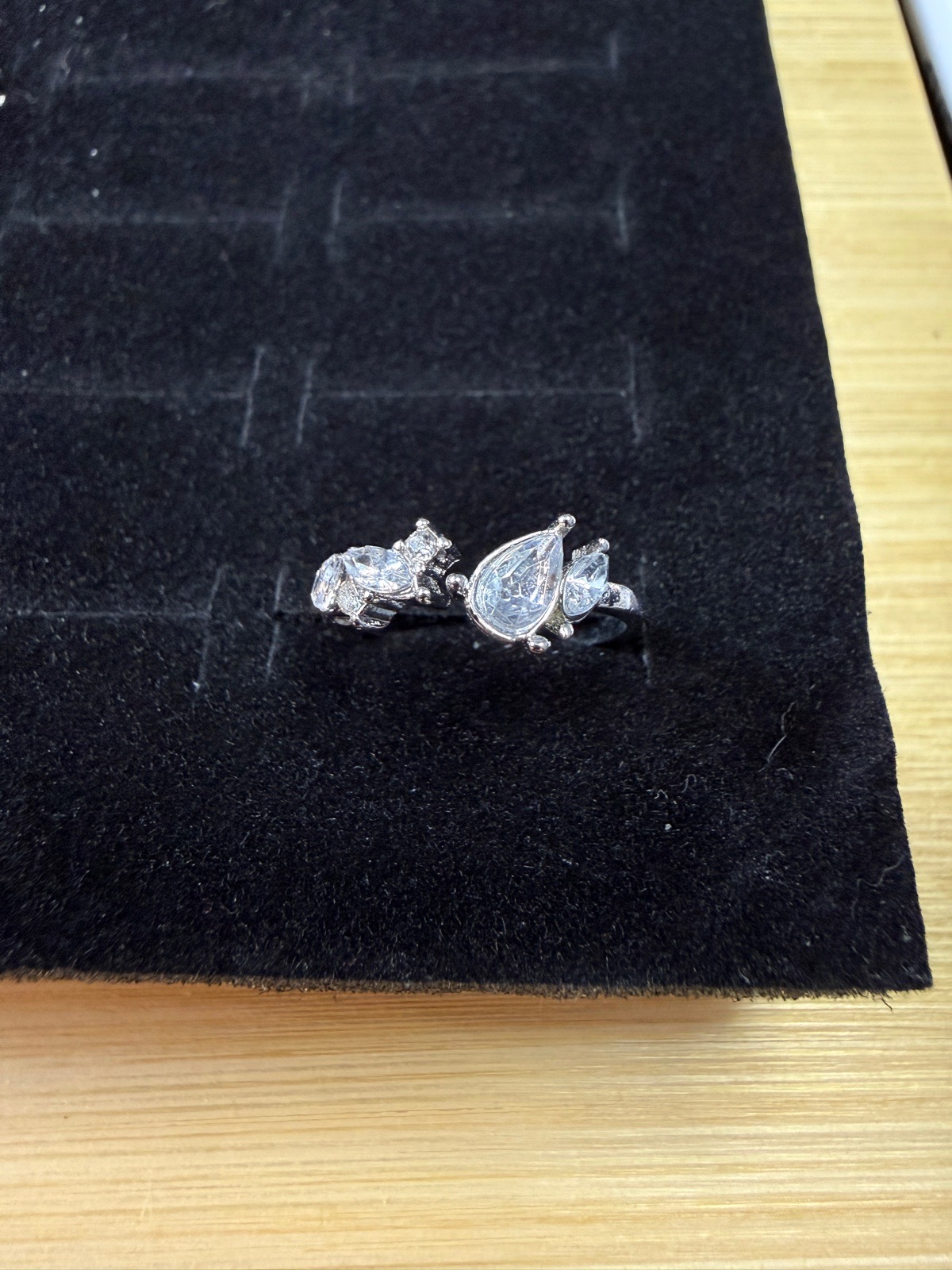 Stainless steel ring. (BZ52)