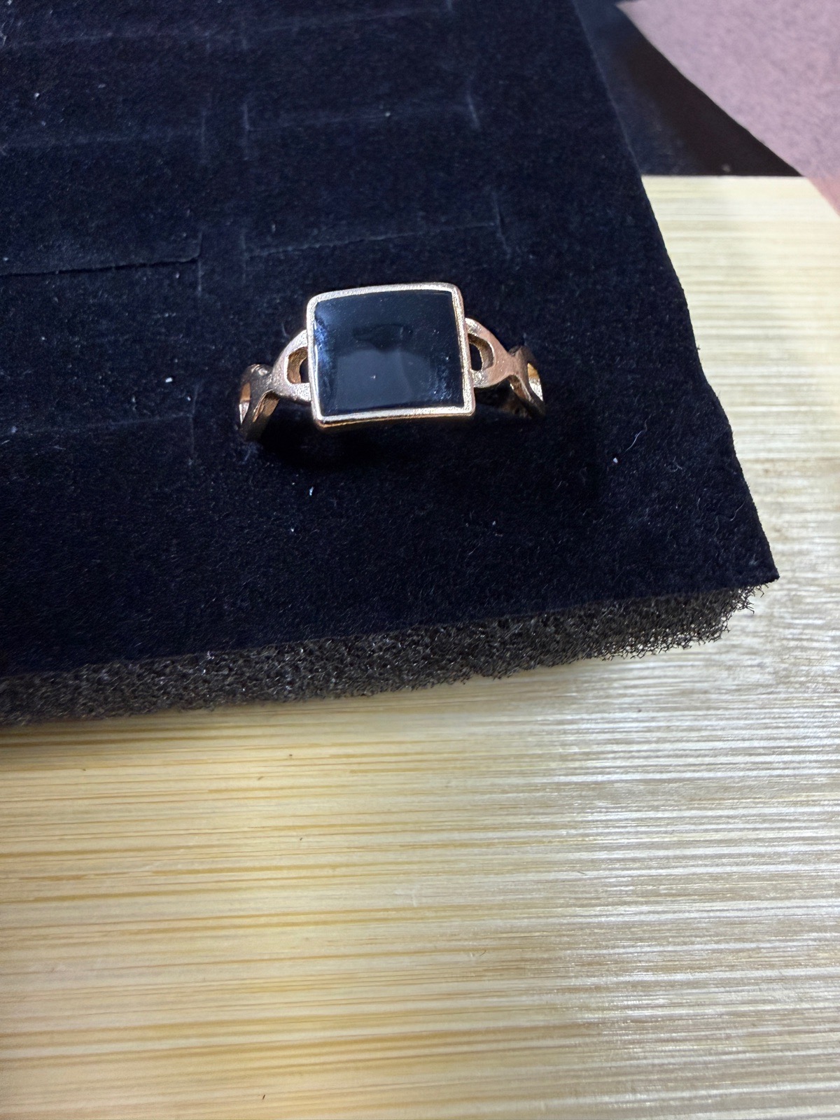 Stainless steel ring. (BZ56)