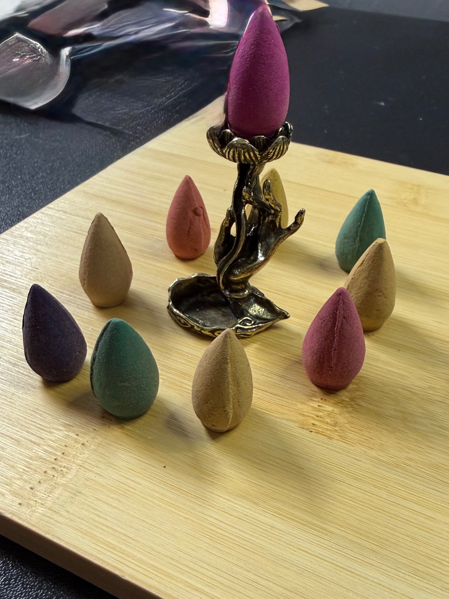 Incense burner with 10 cones (BZ28)