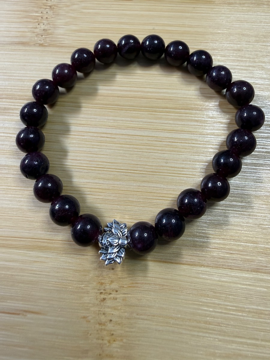 Handmade Garnet bracelet. (BZ17)