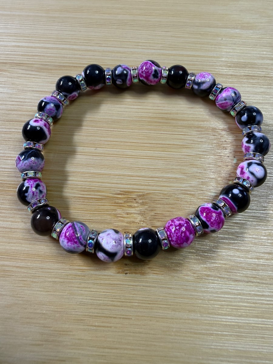 Handmade, glass bead bracelet  (BZ24)
