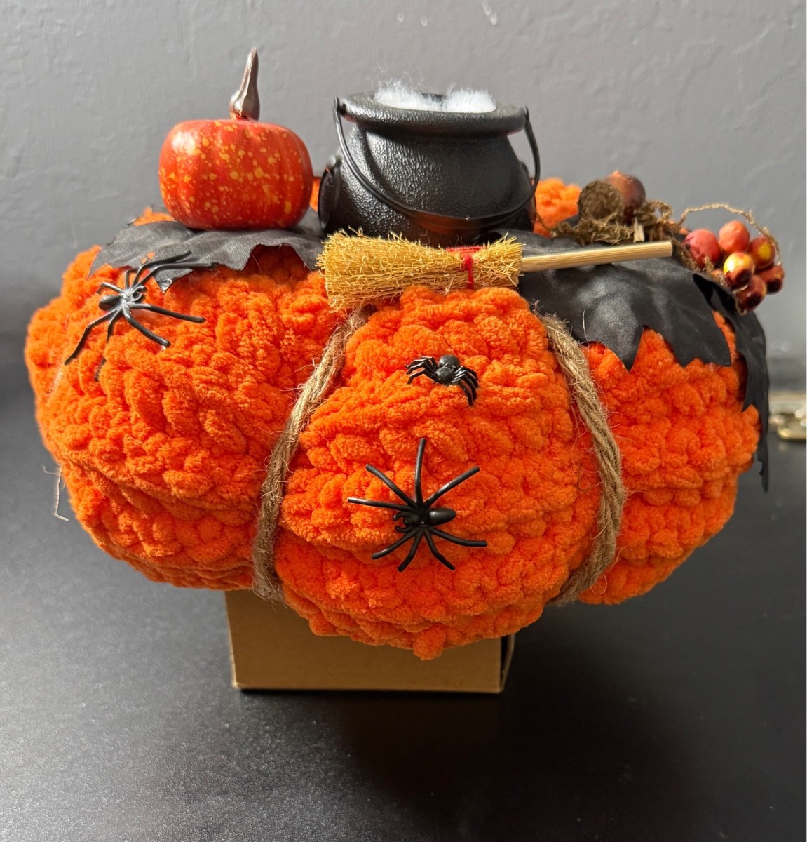 Large handmade pumpkin (BZ2)