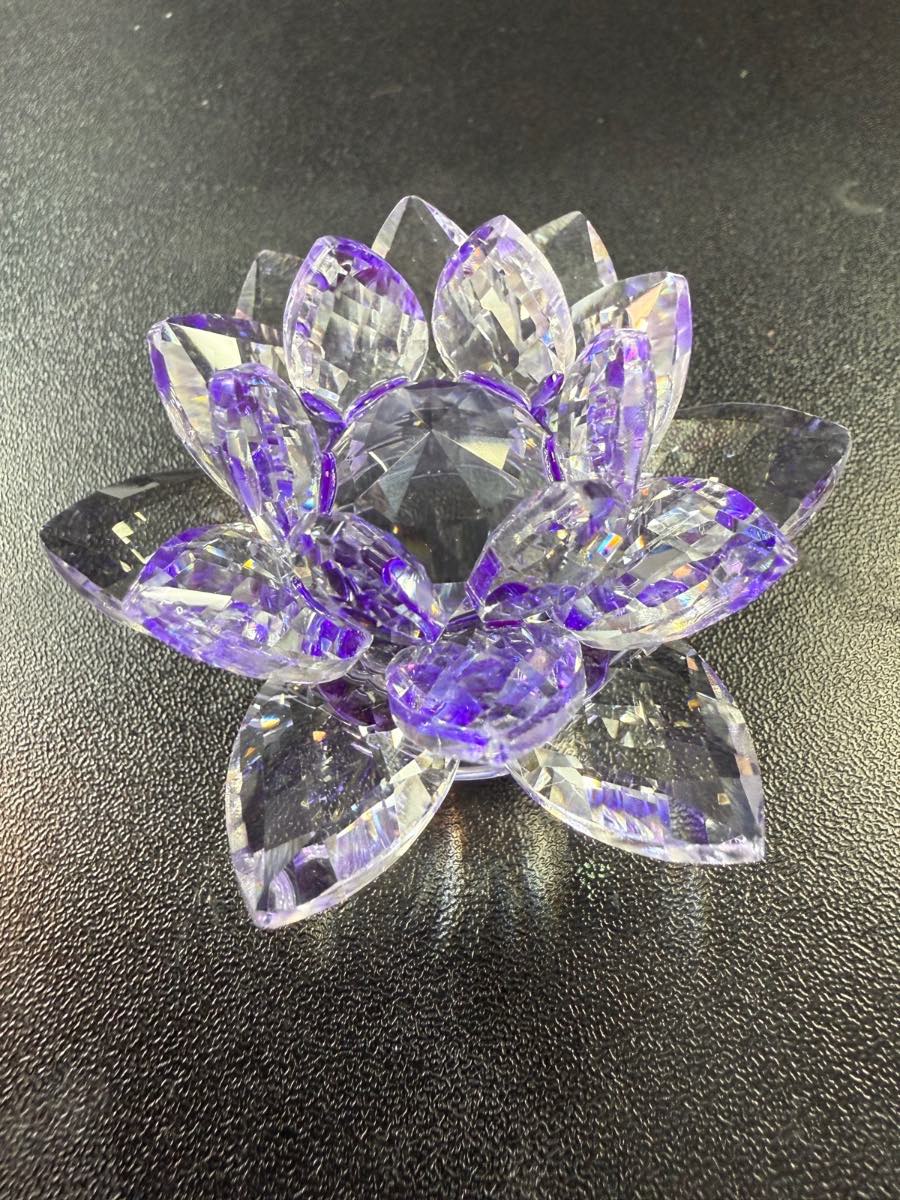 Crystal lotus flower ornament. (BZ11)