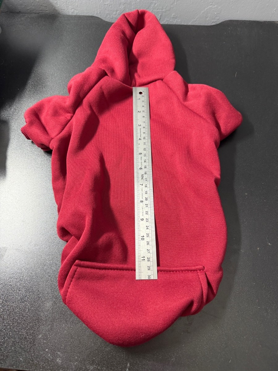 Dog hoodie. (BZ4)