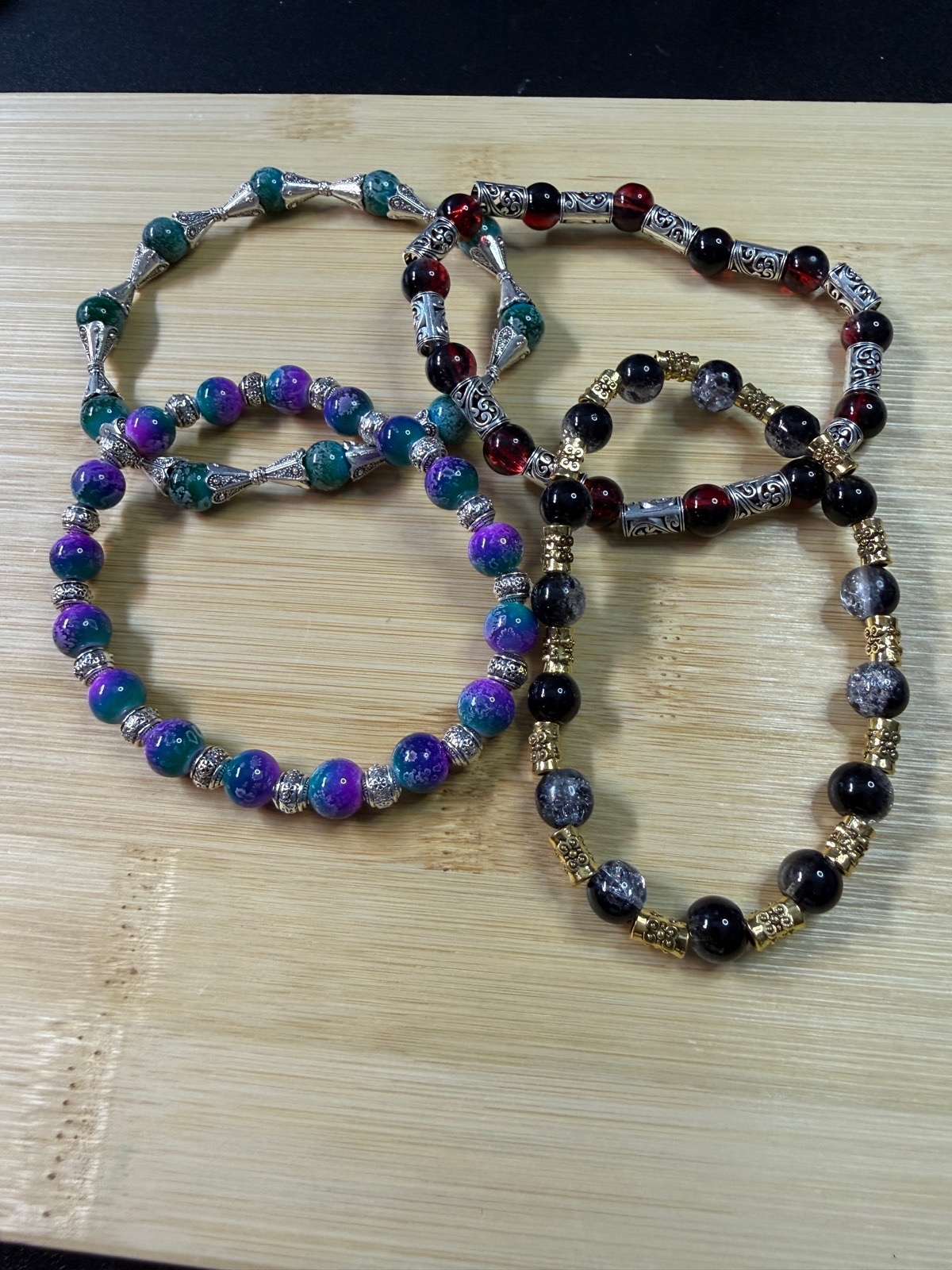 4 x Handmade, glass bead bracelets (BZ41)