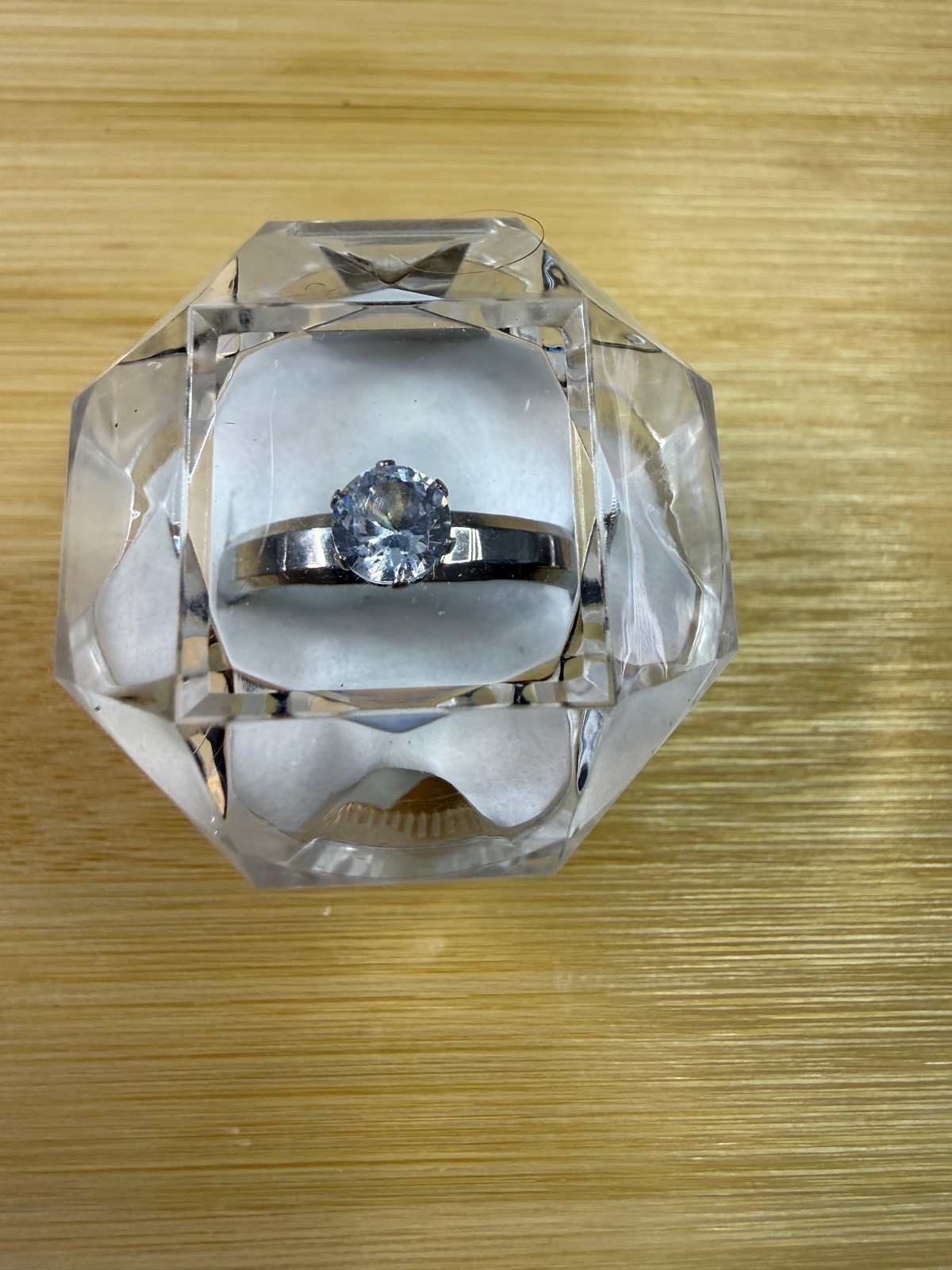 Stainless steel ring. (BZ58)