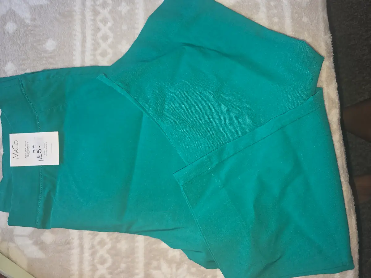 Ladies cropped trousers