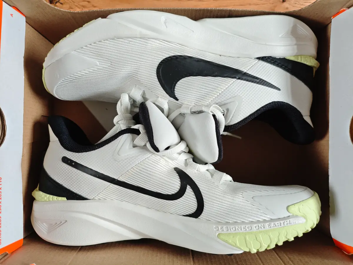 Nike Star Runner 4 - UK Size 6