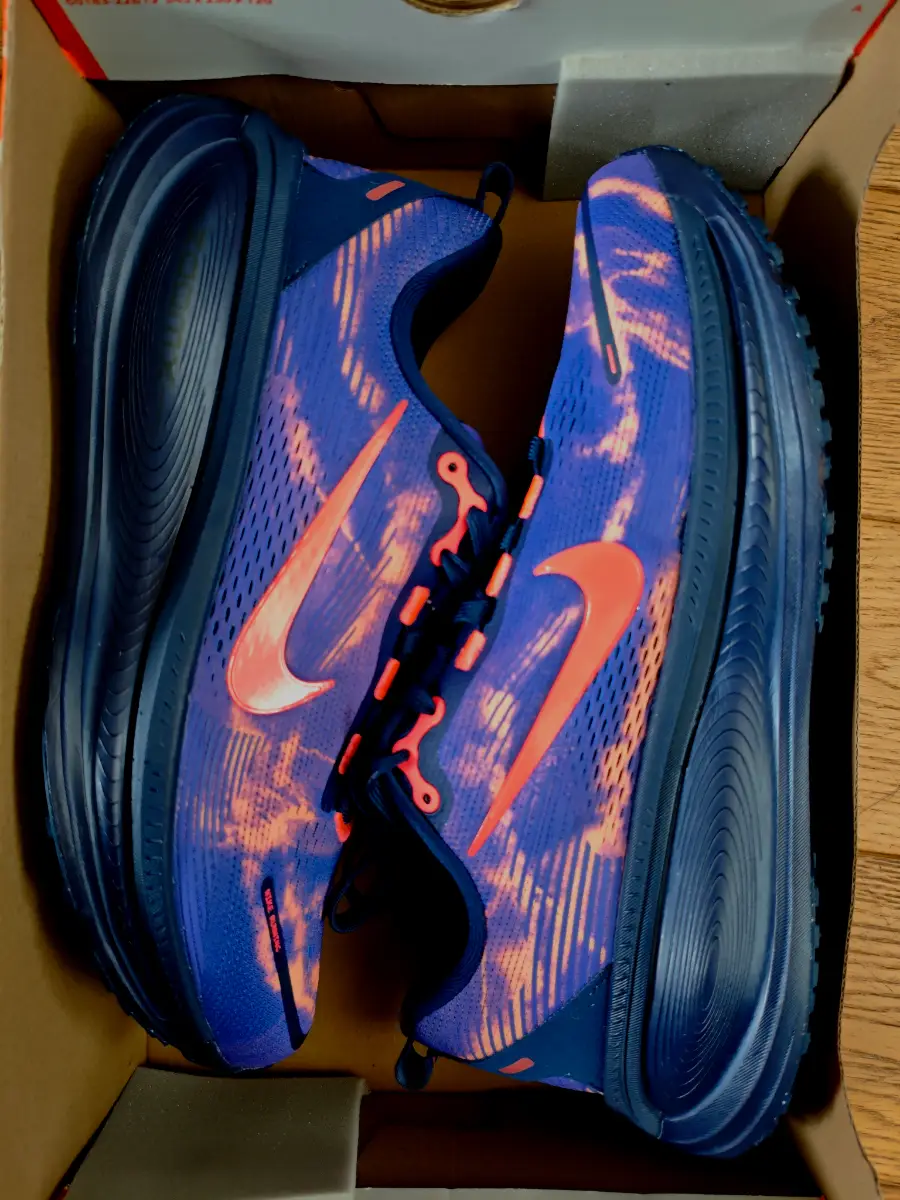 Nike Vomero 18 - UK Size 9