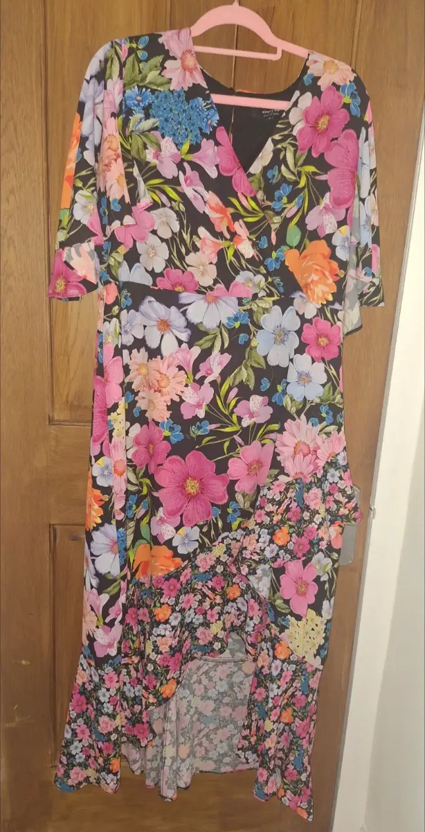 Simply Be size 18 floral dress with back zip fastening