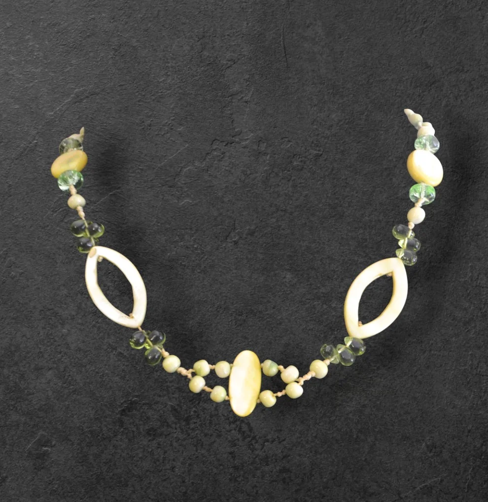 💚🌿 Vintage 1970s Faux Jade & Cream Beaded Necklace | Elegant Statement Jewellery | 54cm 🌿💚