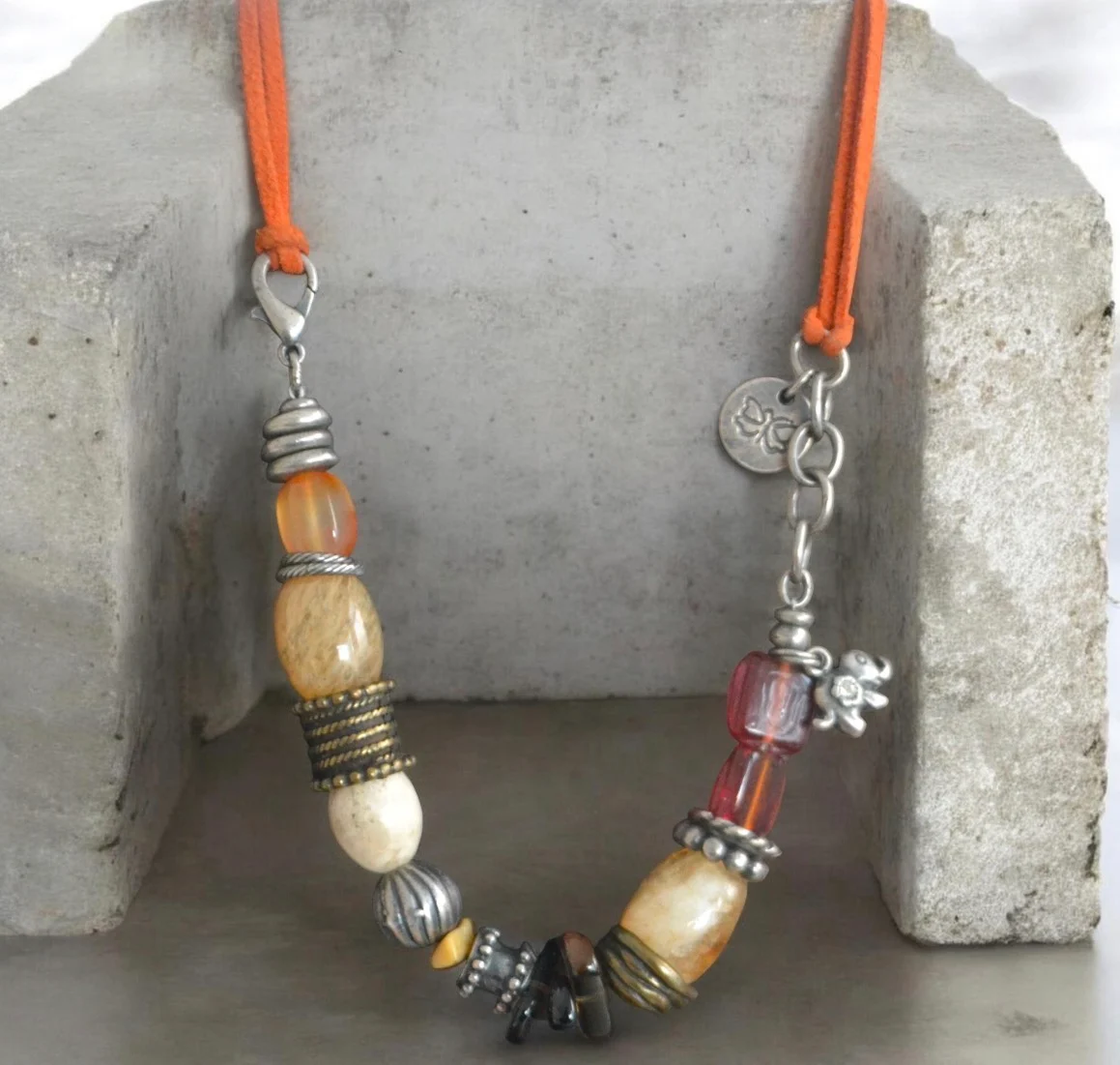 🤎🦋 Vintage 1980s Brown & Cream Beaded Necklace | Leather Strap | Boho Jewellery | 58cm 🦋🤎