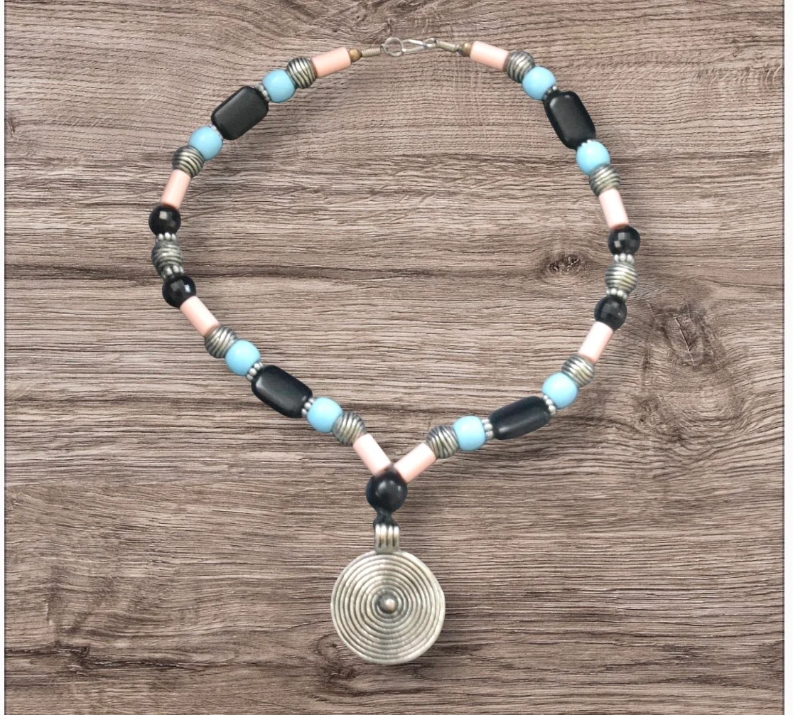 🦋 Vintage 1980s Pink, Blue & Brown Beaded Necklace | Silver Tone Chain | Retro Jewellery | 41cm 🦋