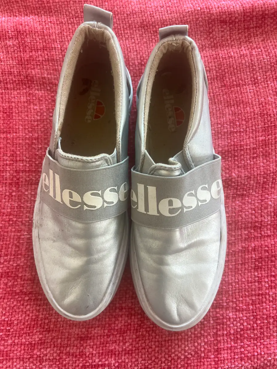 👟✨ Ellesse Silver Slip-On Pumps Trainers Size 5 UK ✨👟