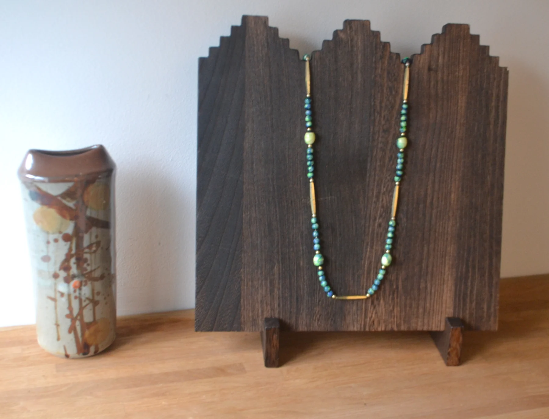 💚✨ Vintage 1970s Green Marble Effect Beaded Necklace | Gold Detail | 74cm Length ✨💚