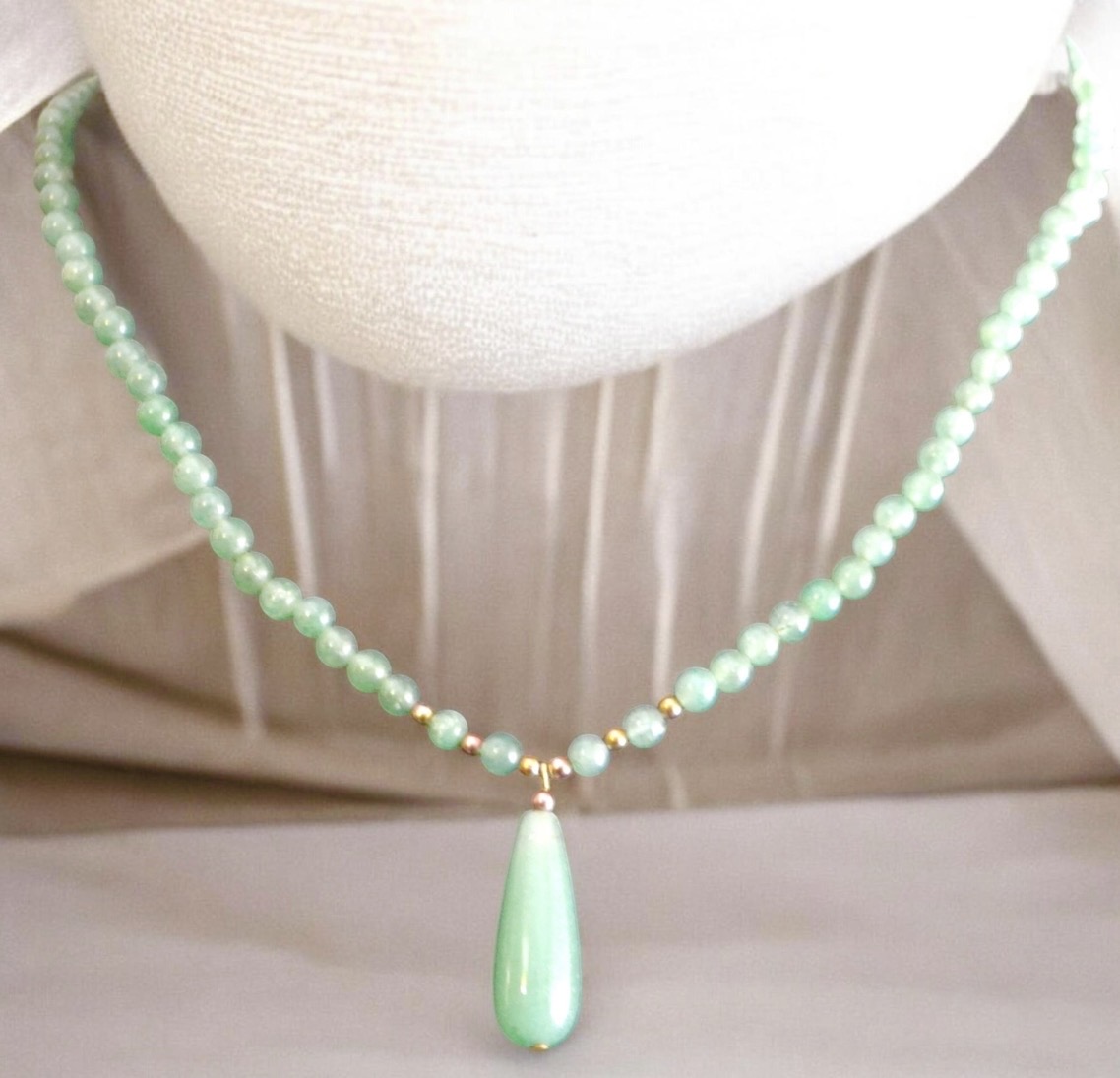 💚🍃 Vintage 1980s Faux Jade Beaded Necklace | Green Drop Pendant | Statement Jewellery | 41cm 🍃💚