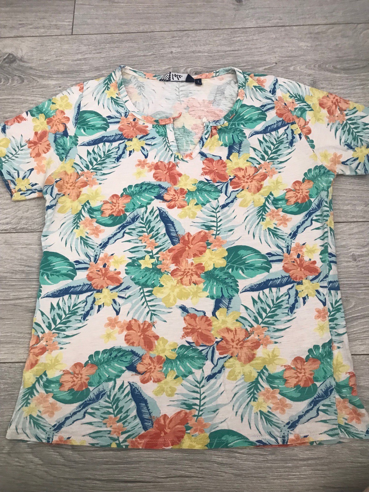 Womens colourful print isle 100% cotton tshirt