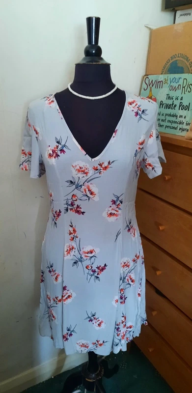 New Look floral dress with tiebacks 8
