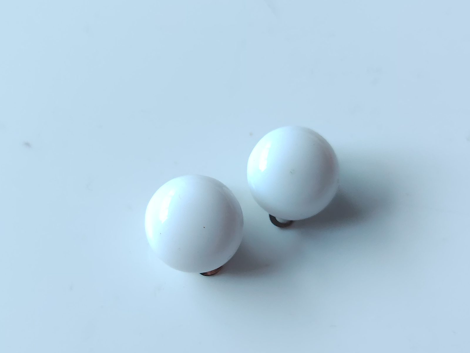 Retro vintage white glass bead clip on earrings