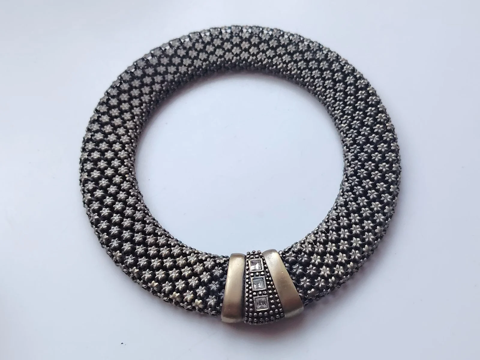 Magnetic clasp mesh style collar necklace