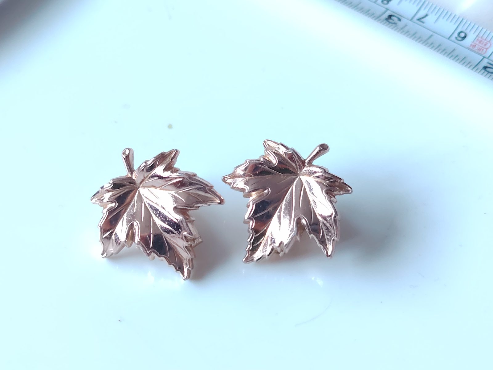 Retro vintage gold tone lightweight metal clip on maple leaf earrings
