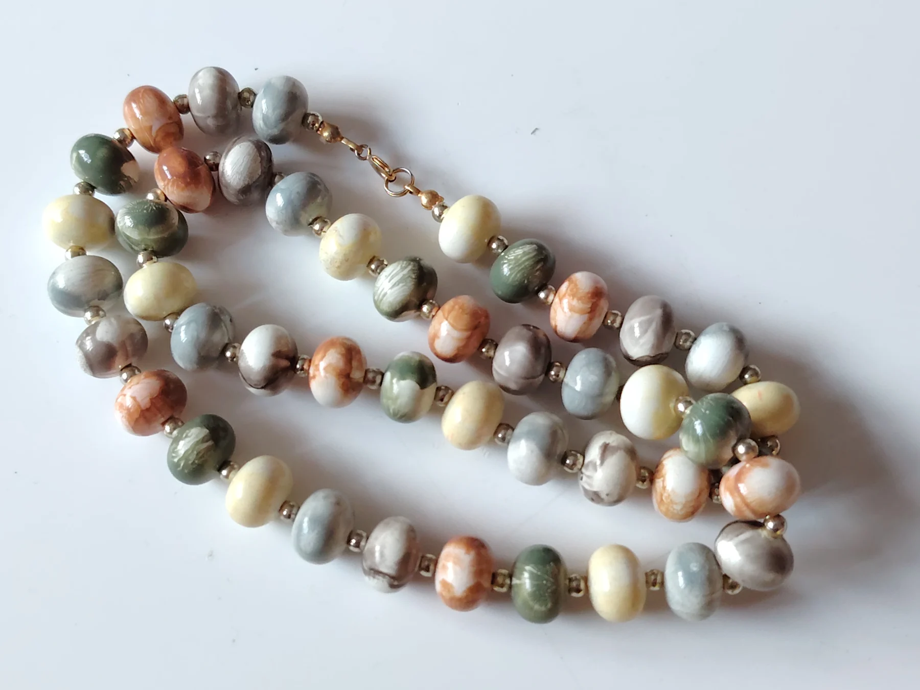 Retro vintage faux stone lucite plastic bead beaded necklace