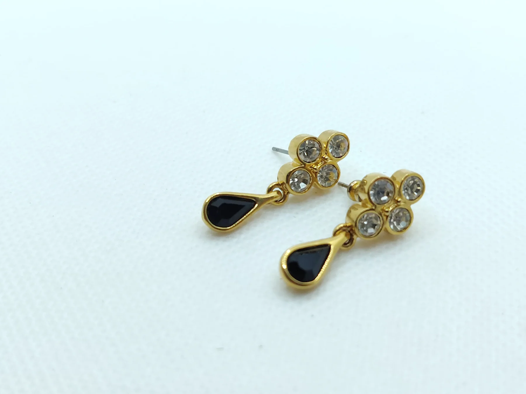 Gold tone purple stone retro vintage rhinestone drop dangle earrings for pierced ears